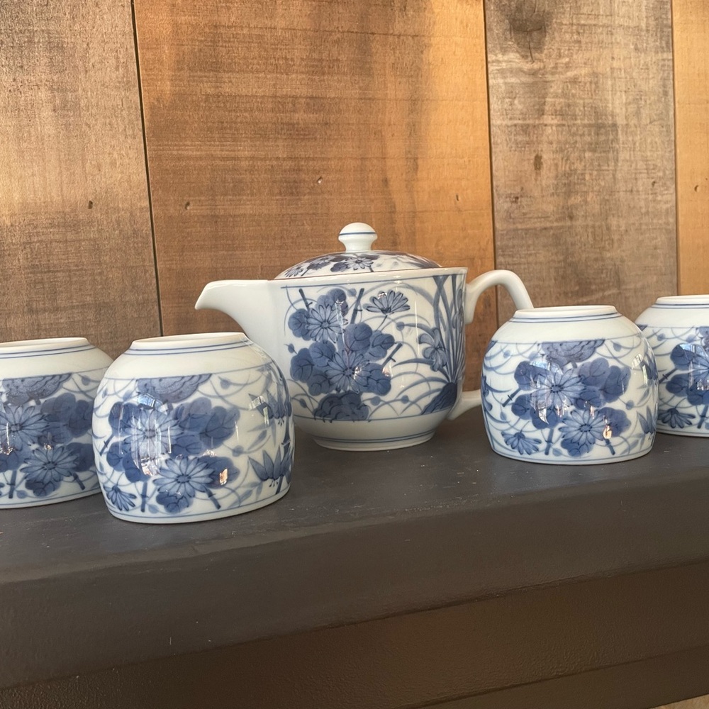 ❤️Vintage ARTIST SIGNED HANDPAINTED Blue White Floral ASIAN porcelain Teapot Set - Picture 6 of 9